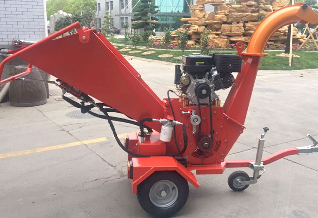 帶發(fā)動(dòng)機的碎木機